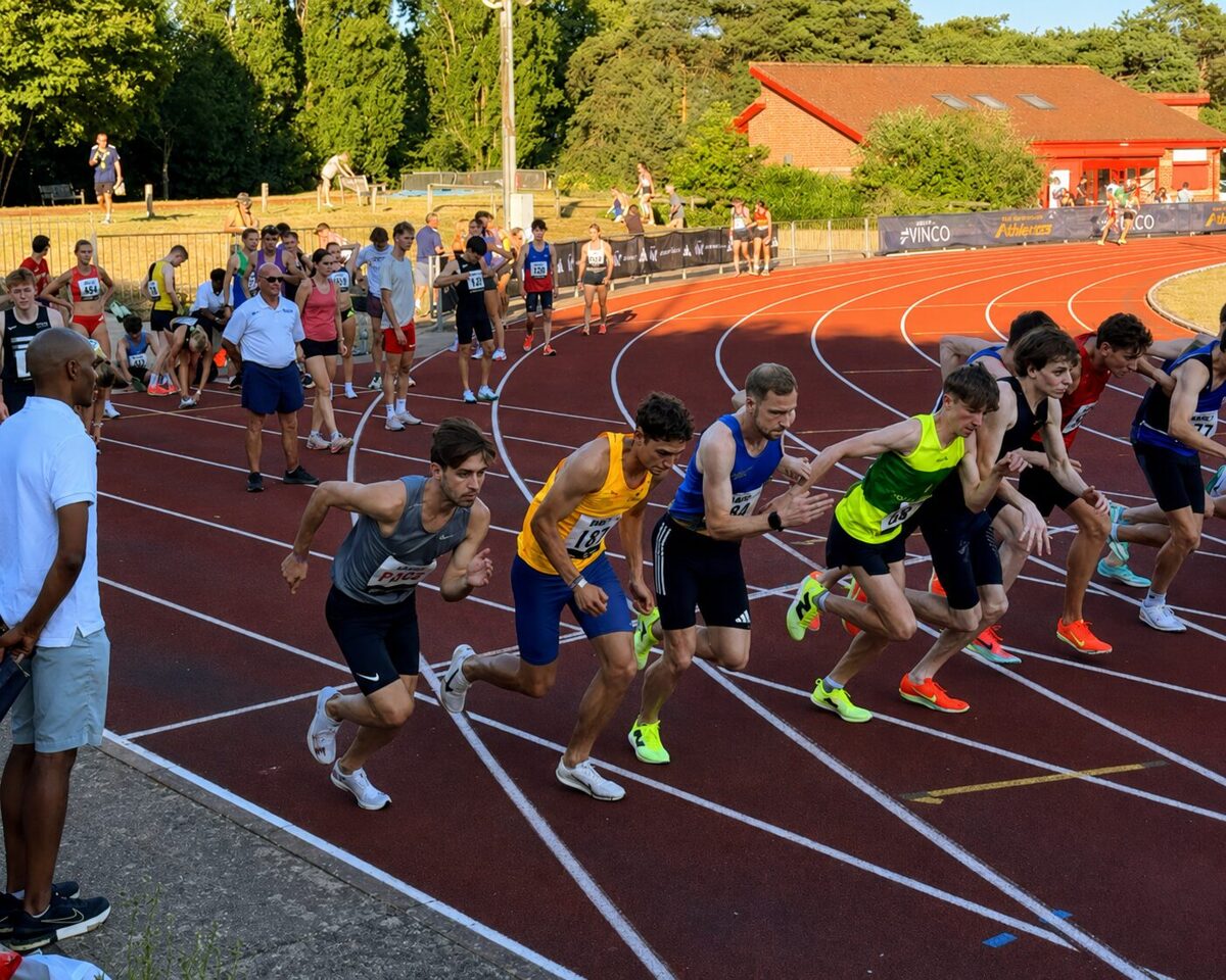 1500 metru skrējiena starts BMC Grand Prix sacensībās Vatfordā